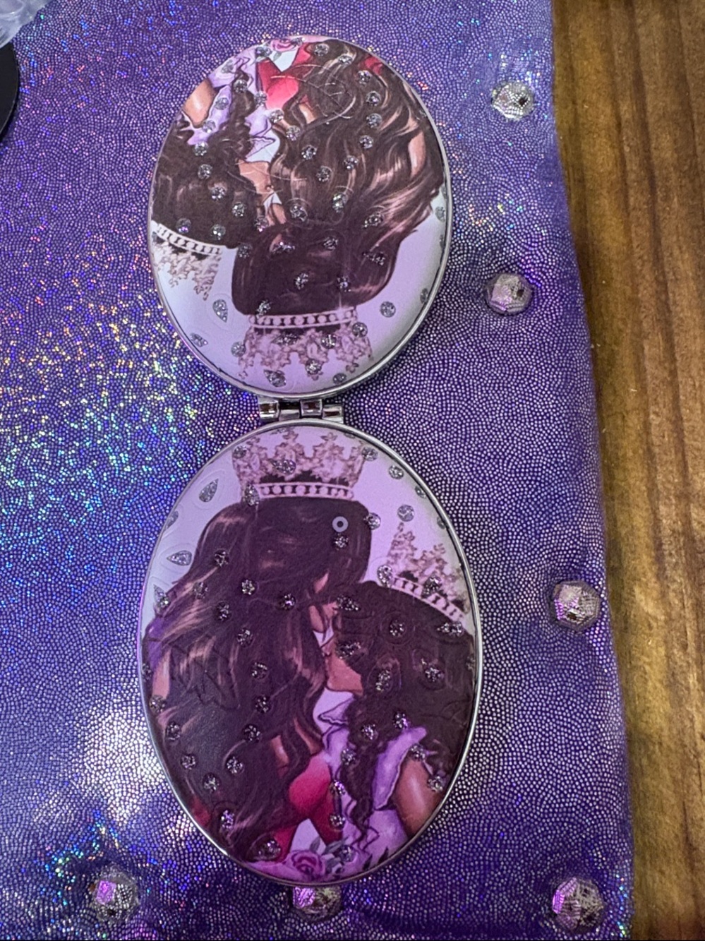 NIP Queen Mother and Princess Daughter Compact Mirror - Picture 2 of 3